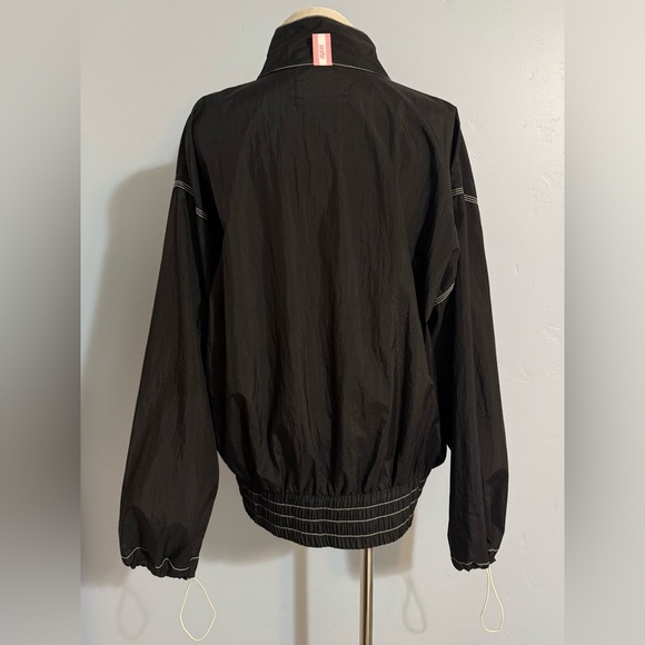 AYDA Chic Black Windbreaker - Picture 4 of 7